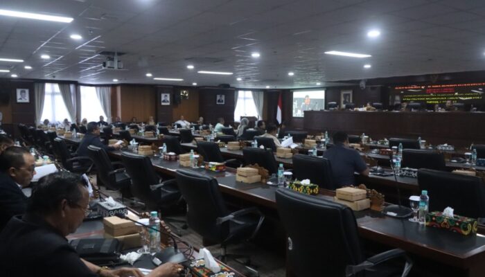 Ketua DPRD Kaltim Ketuk Palu, Masa Sidang II 2025 Resmi Bergulir