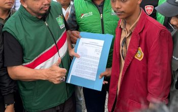 Aliansi Rakyat Kaltim Desak Hak Angket Bergulir, Tujuh Kantor Partai Politik Didatangi Massa Aksi