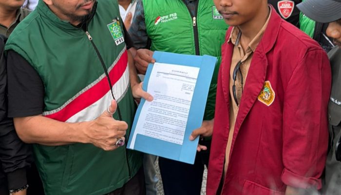 Aliansi Rakyat Kaltim Desak Hak Angket Bergulir, Tujuh Kantor Partai Politik Didatangi Massa Aksi